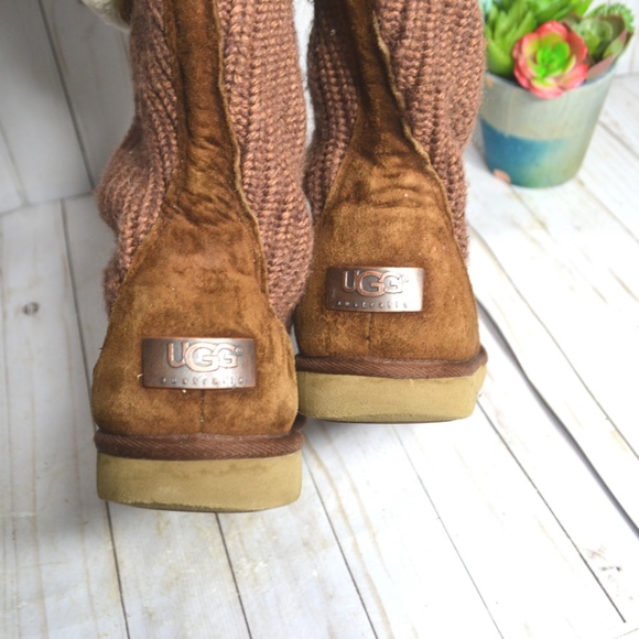 UGG Women's Suburb Crochet Boots Shearling - Picture 4 of 6